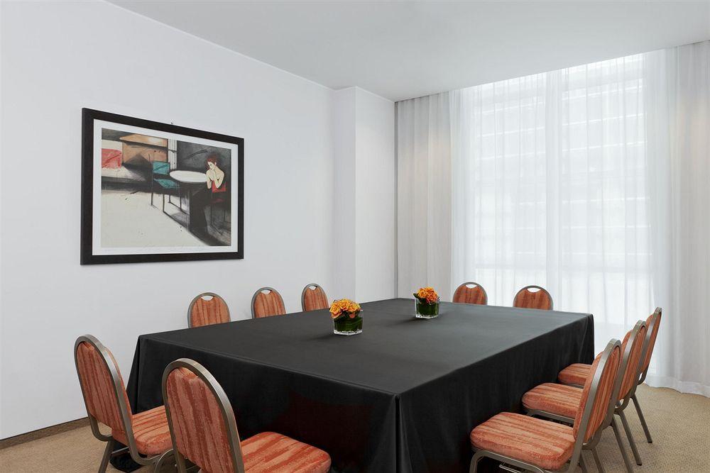 Sheraton Milan Malpensa Airport Hotel & Conference Centre Ferno Esterno foto