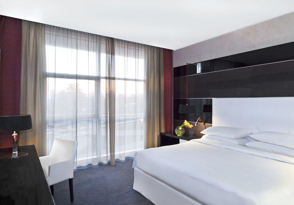 Sheraton Milan Malpensa Airport Hotel & Conference Centre Ferno Esterno foto