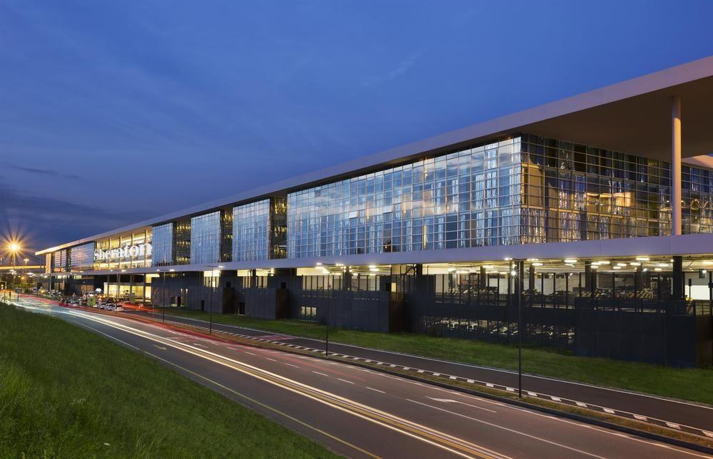 Sheraton Milan Malpensa Airport Hotel & Conference Centre Ferno Esterno foto