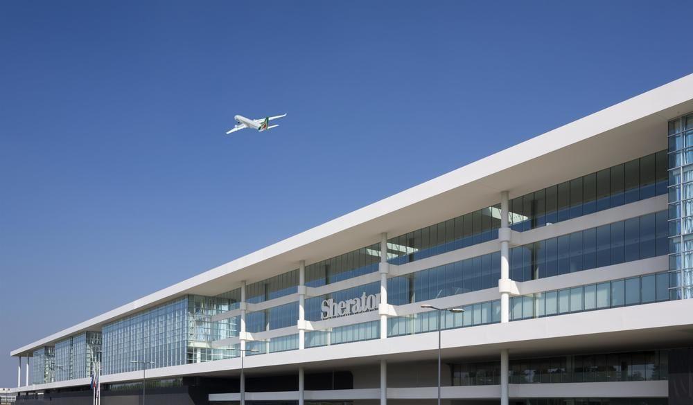 Sheraton Milan Malpensa Airport Hotel & Conference Centre Ferno Esterno foto