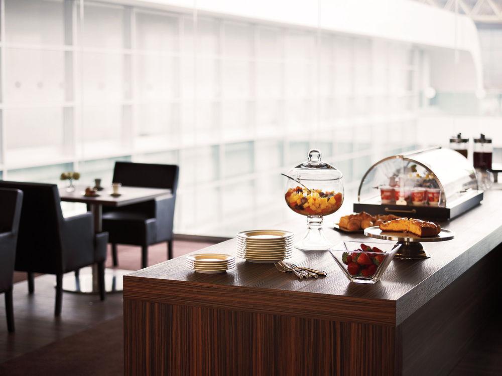 Sheraton Milan Malpensa Airport Hotel & Conference Centre Ferno Esterno foto
