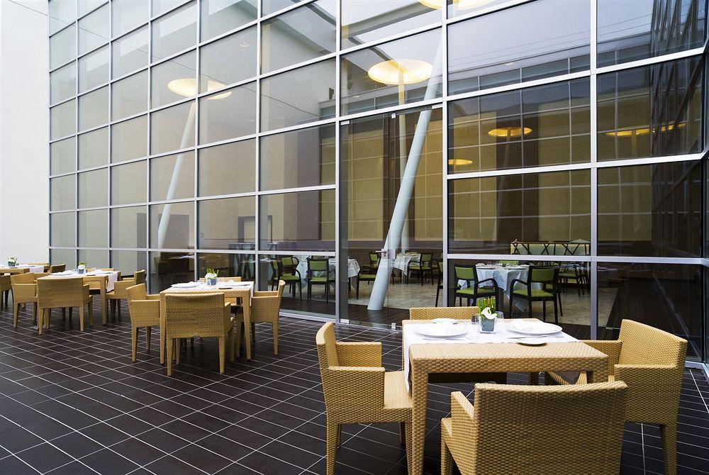Sheraton Milan Malpensa Airport Hotel & Conference Centre Ferno Esterno foto