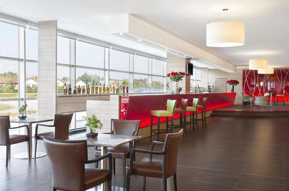 Sheraton Milan Malpensa Airport Hotel & Conference Centre Ferno Esterno foto