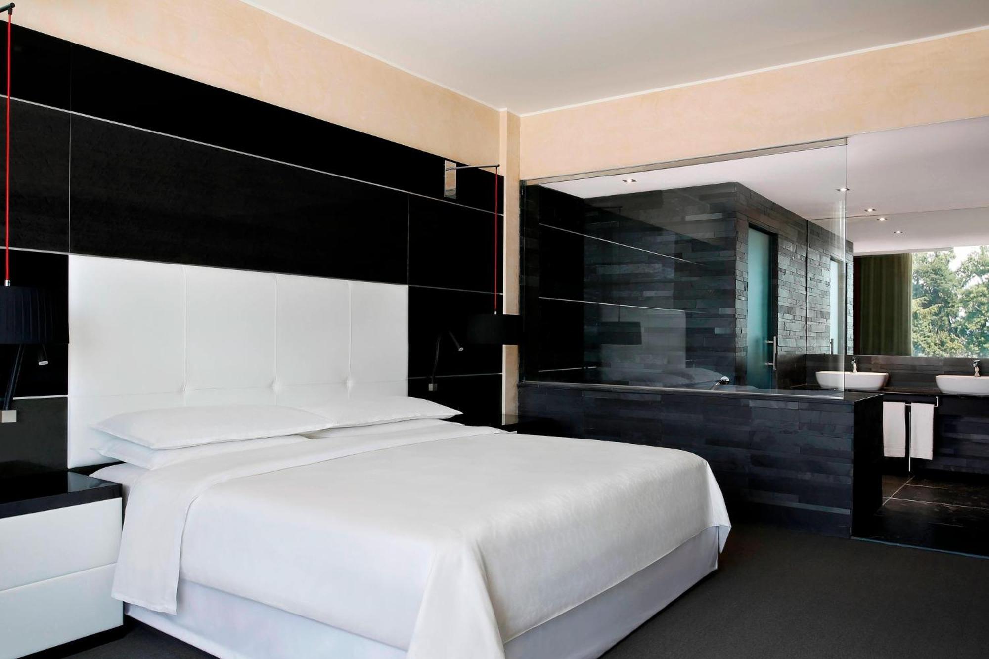 Sheraton Milan Malpensa Airport Hotel & Conference Centre Ferno Esterno foto