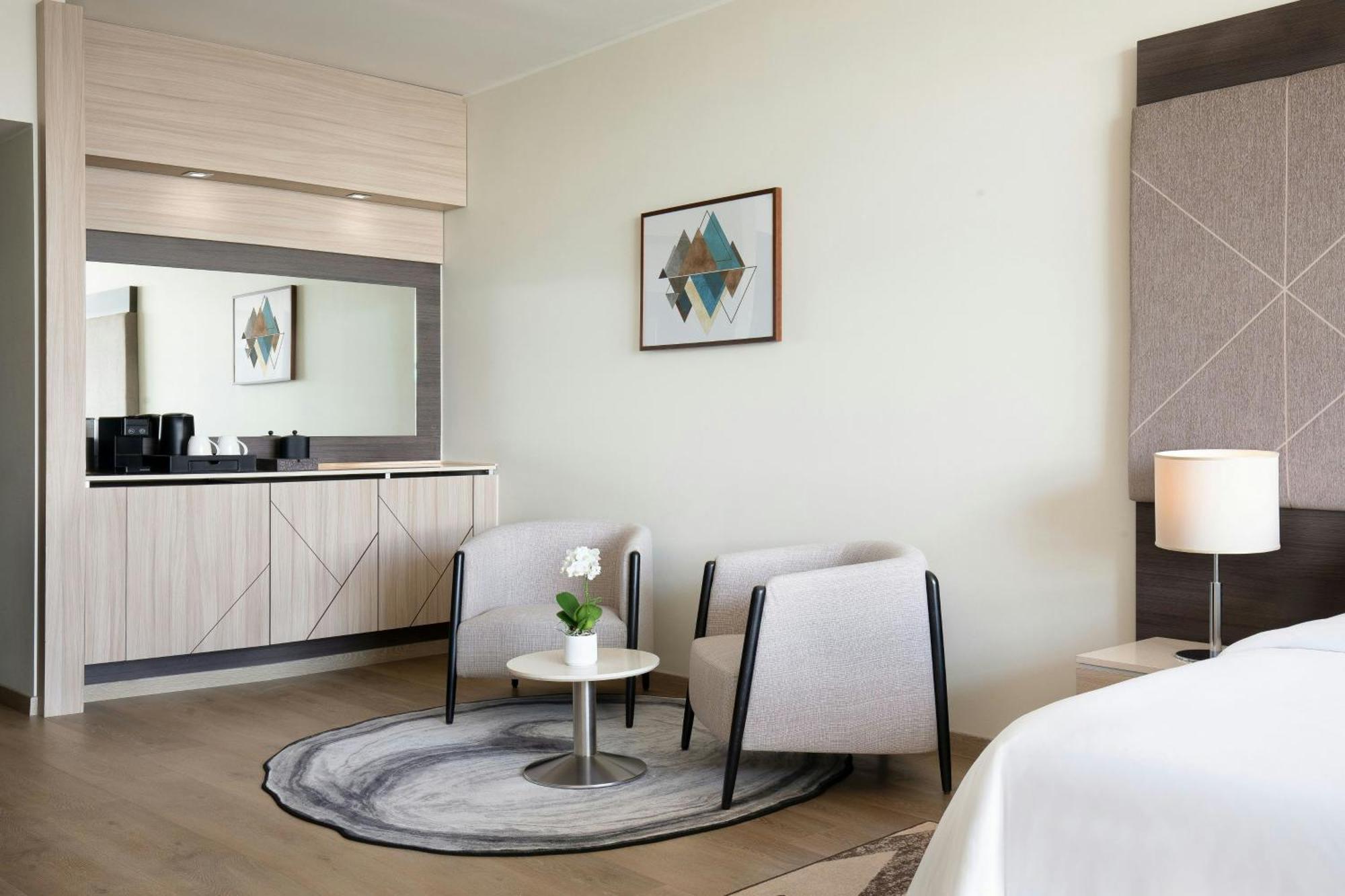 Sheraton Milan Malpensa Airport Hotel & Conference Centre Ferno Esterno foto