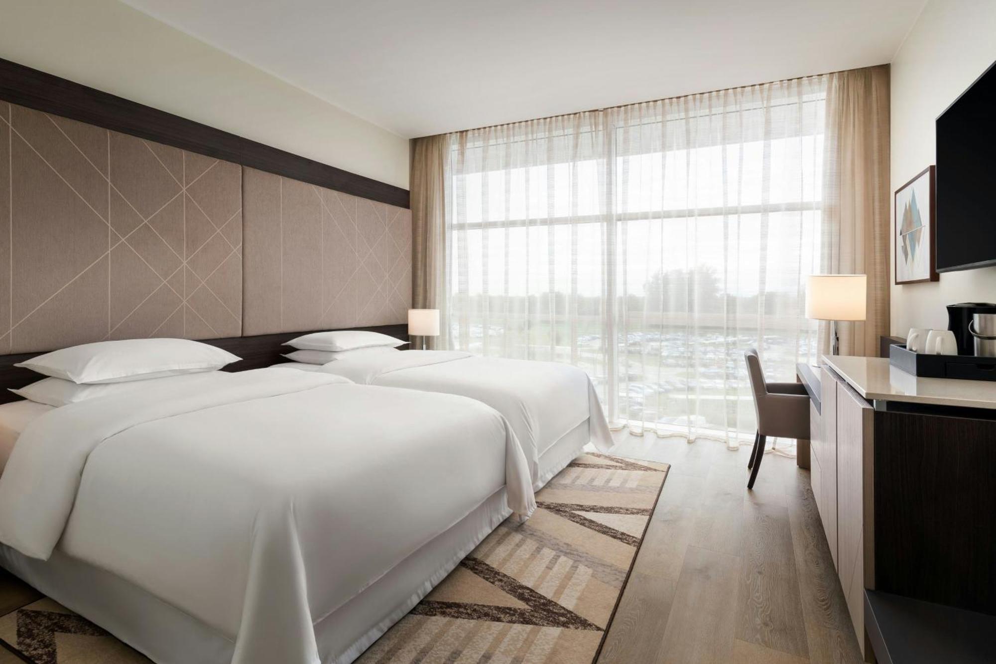 Sheraton Milan Malpensa Airport Hotel & Conference Centre Ferno Esterno foto