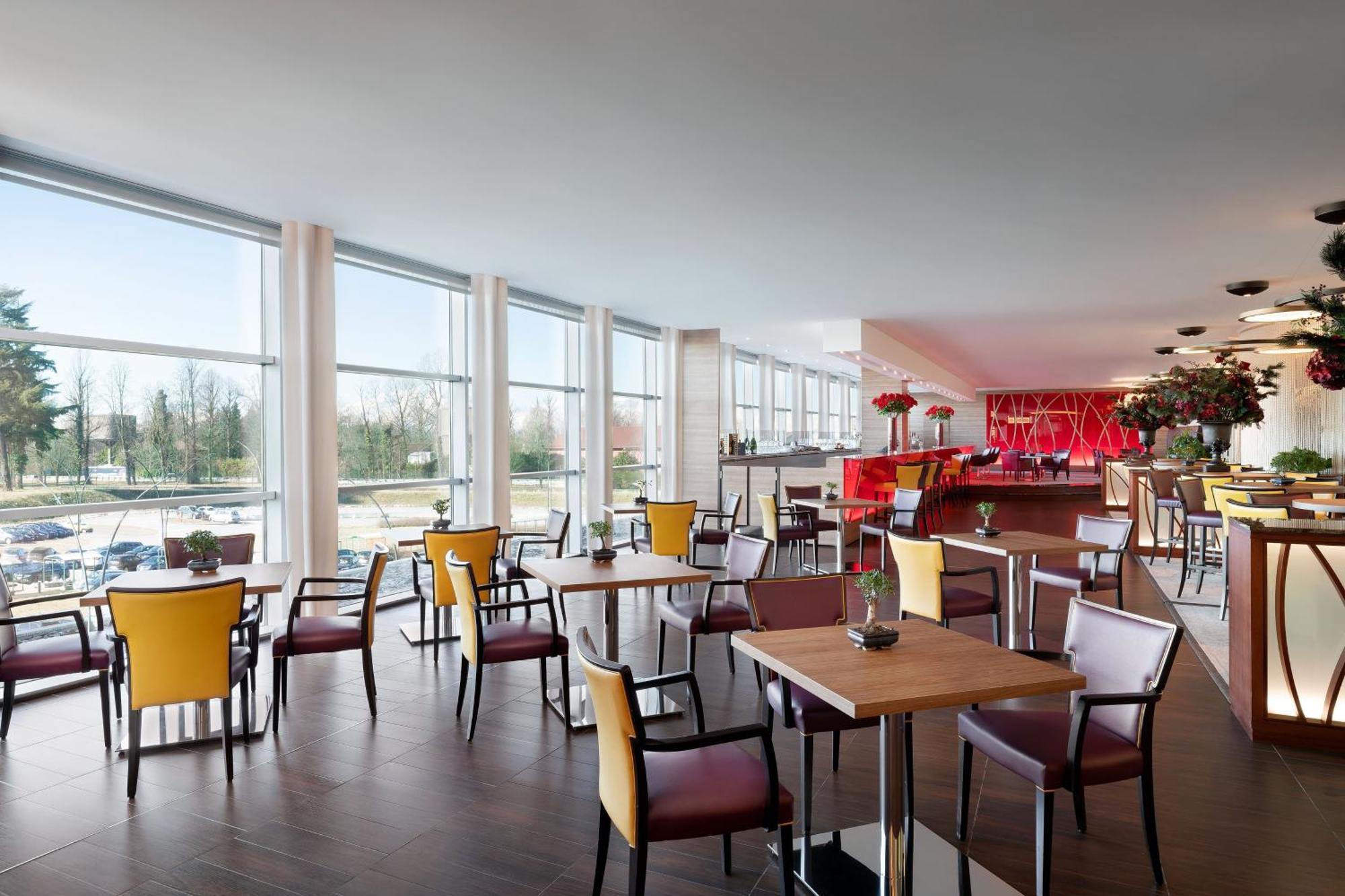 Sheraton Milan Malpensa Airport Hotel & Conference Centre Ferno Esterno foto