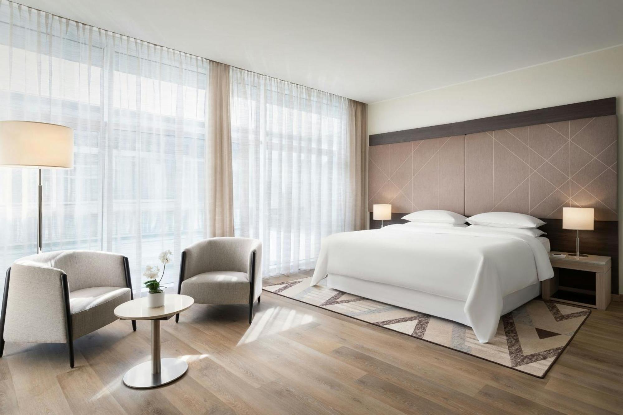 Sheraton Milan Malpensa Airport Hotel & Conference Centre Ferno Esterno foto