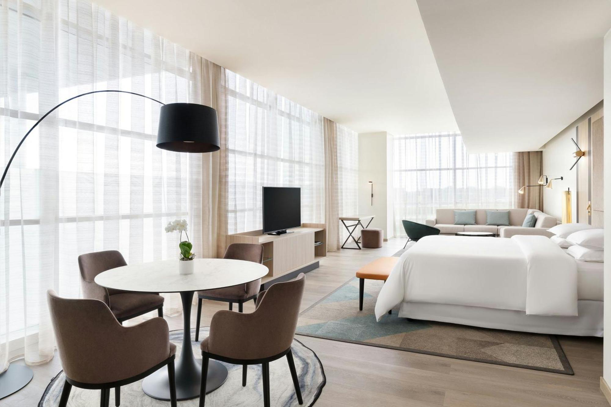 Sheraton Milan Malpensa Airport Hotel & Conference Centre Ferno Esterno foto