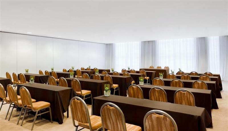 Sheraton Milan Malpensa Airport Hotel & Conference Centre Ferno Esterno foto